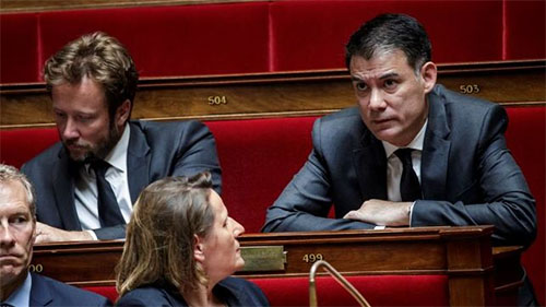 partidos de izquierda anuncian una moción de censura contra el Gobierno francés Parlamentarios insatisfechos con las respuestas a la crisis de los chalecos amarillos